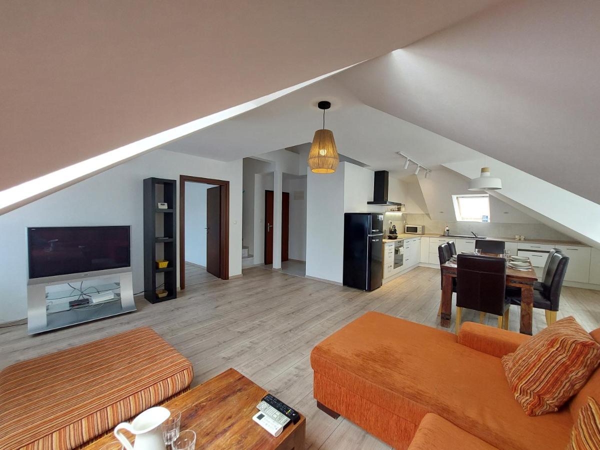 Utulny Apartman V Bratislava 4 Ngoại thất bức ảnh